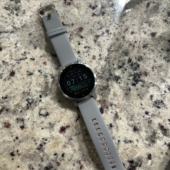 Garmin Vivoactive 4S - Picture 3 of 4